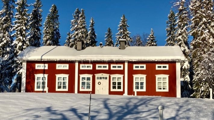 Wibergsgården inbäddad i snö (2).jpg